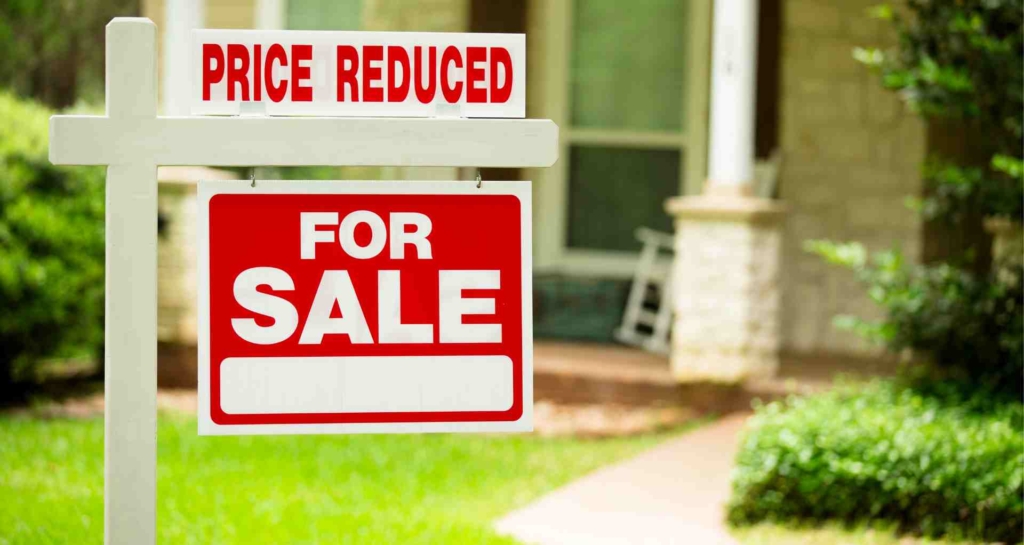 House price tag with Reduced sticker to help you sell your house fast in South Africa